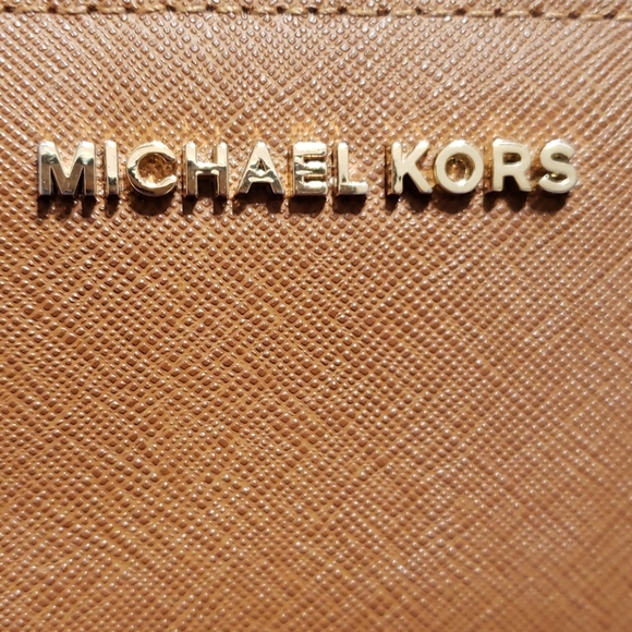Michael Kors Wallet - Picture 4 of 9